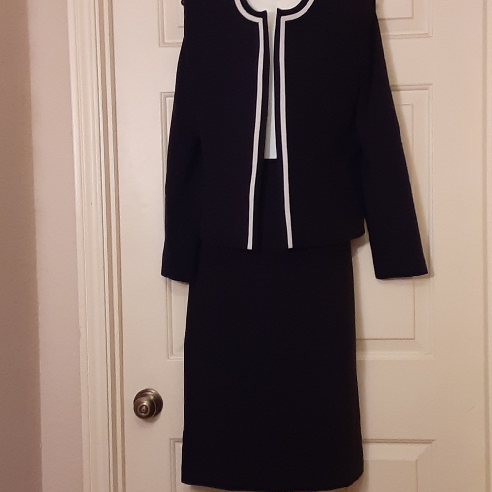 Kasper Skirt Set